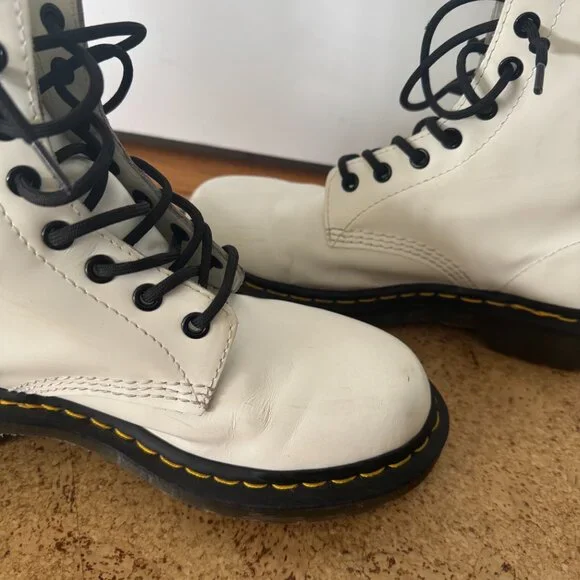 DR MARTENS White Leather 8-Eye Platform Combat Boots Shoes Size 8 - Picture 9 of 13